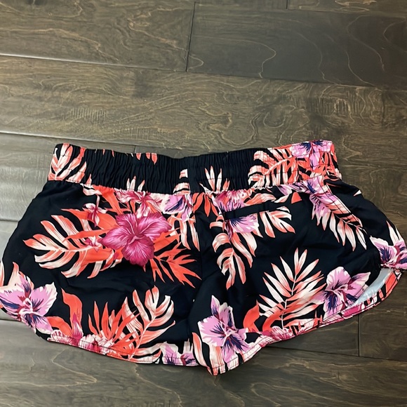 Volcom swim shorts - Picture 2 of 2